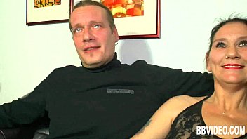 German milf suck dicks in threesome